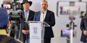 Manejo ambiental, determinante para el futuro de industria aguacatera: Bedolla