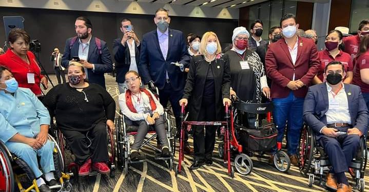 Inaceptable cualquier abuso a personas con discapacidad auditiva: Víctor Zurita