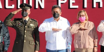 Autoridades de Apatzingán conmemoran la Expropiación Petrolera