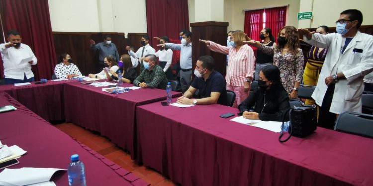 Toman protesta integrantes del Sistema para la protección de la niñez