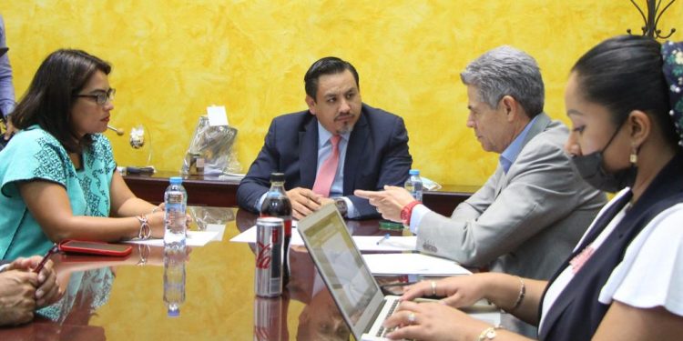 Presentarán iniciativa para impulsar la figura de diputado migrante