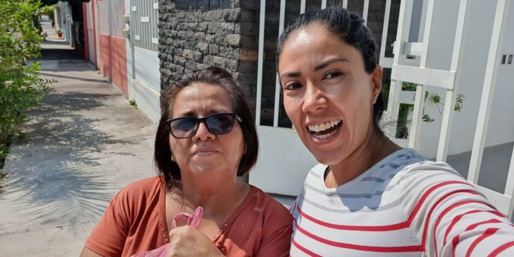 Fanny Arreola entrega apoyos en Distrito de Apatzingán