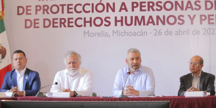 Gobierno de Michoacán trabaja por retorno seguro de desplazados por violencia: Bedolla