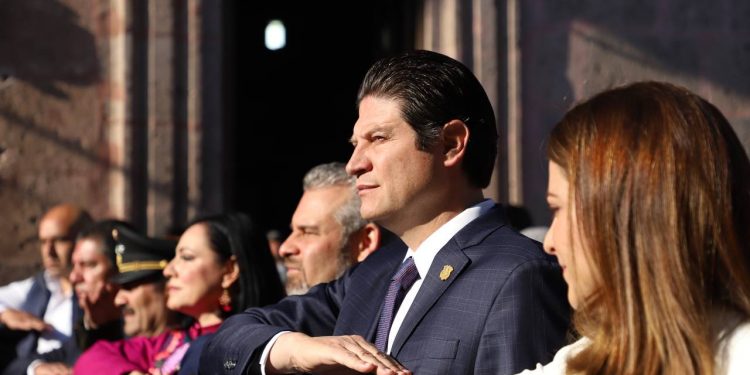 Colocan en Bando Solemne el programa del 481 Aniversario de la Fundación de Morelia