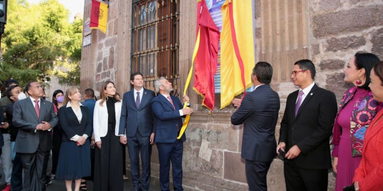 Participa Bedolla en colocación de Bando Solemne por 481 aniversario de Morelia