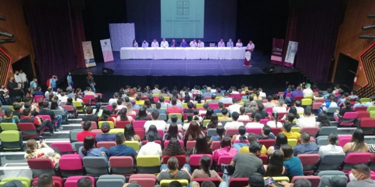 Jóvenes participan en Michoacán Emprende