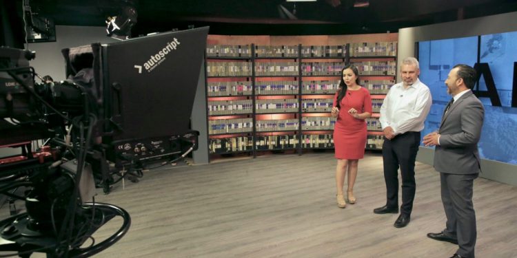 Presentan al Gobernador, nueva imagen y programación del SMRTV