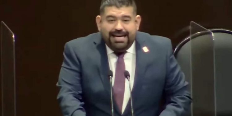 Diputado Federal por Apatzingán referente en la defensa y lucha del PRD que lo posicionan con liderazgo en Michoacán y su distrito