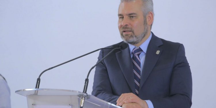 Bedolla exhorta a municipios a aprovechar recursos del Faeispum