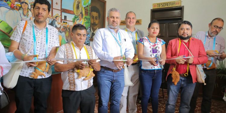 Bedolla pone en operación primer módulo de recaudación en comunidad con autogobierno