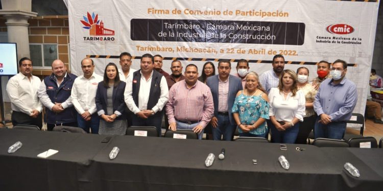 Firman convenio de colaboración Gobierno de Tarímbaro y CMIC