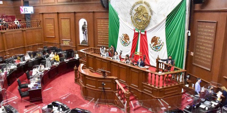 Congreso del Estado lanza convocatoria para “Medalla Michoacán al Mérito Docente”