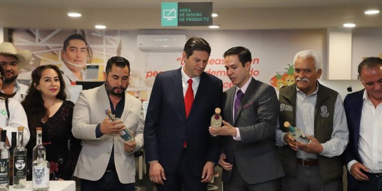 Para impulsar la producción del mezcal es necesaria la unión, visión y trabajo en conjunto: Alfonso Martínez