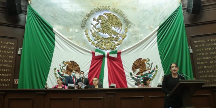 Lupita Díaz presenta iniciativa legislativa para tipificar el delito de fraude digital