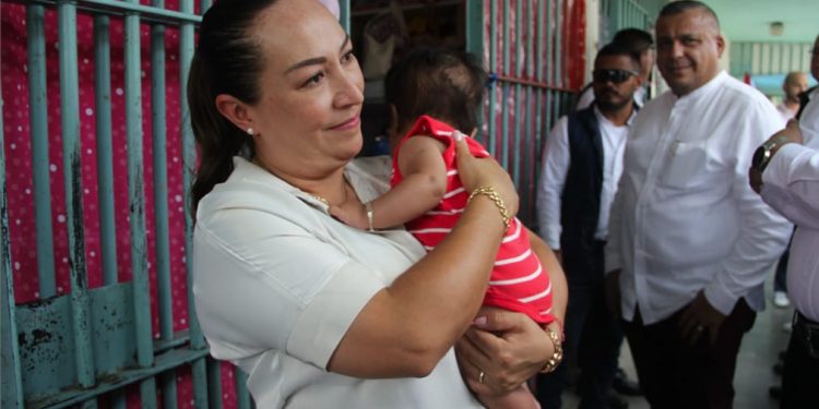 Celebran Día de la Madre internas de centros penitenciarios de Michoacán
