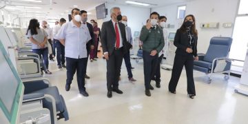 Inauguran Bedolla y Zoé Robledo Centro de Hemodiálisis en Morelia