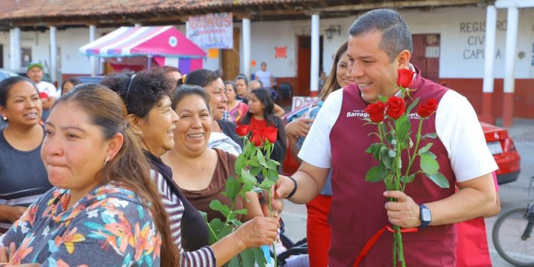 Barragán festeja a las mamás, niñas y niños de Morelia