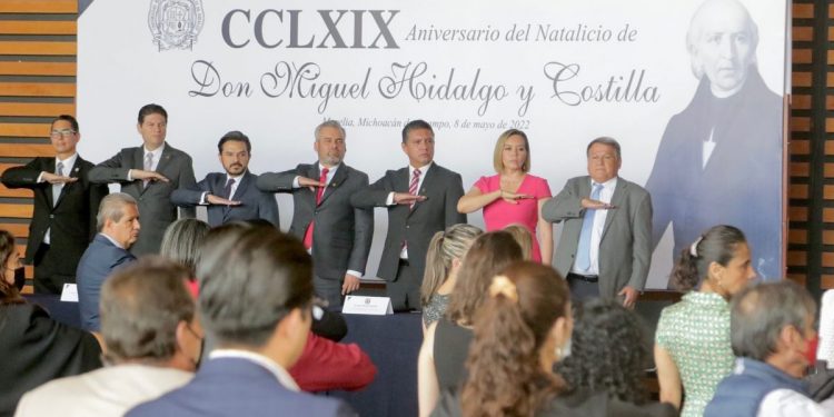 Asiste Bedolla a evento por Natalicio de Don Miguel Hidalgo y Costilla