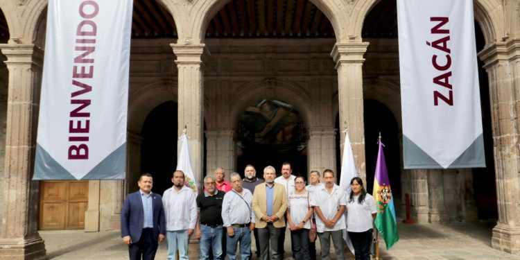 Recibe Ramírez Bedolla a nuevas autoridades indígenas de Zacán