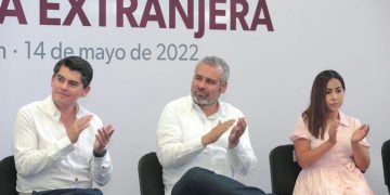 Recaudación por regularización de vehículos extranjeros será para pavimentación: Bedolla