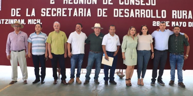 Productores reciben herramientas e insumos para la producción agrícola