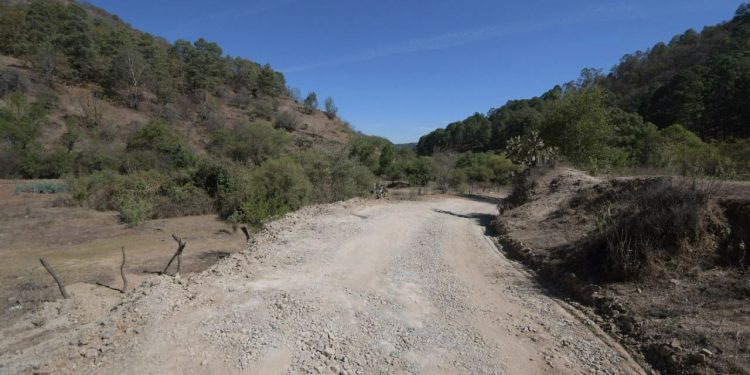 Gobierno Municipal avanza en la rehabilitación de caminos rurales