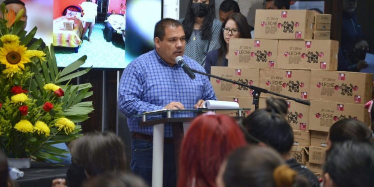 Entrega DIF Tarímbaro cajas de leche para hijos de madres solteras