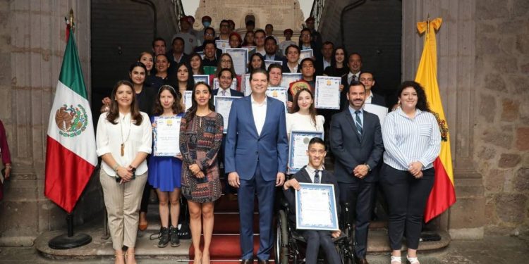 Condecoración al Mérito Juvenil, un reconocimiento al esfuerzo de las y los jóvenes de Morelia: Alfonso Martínez