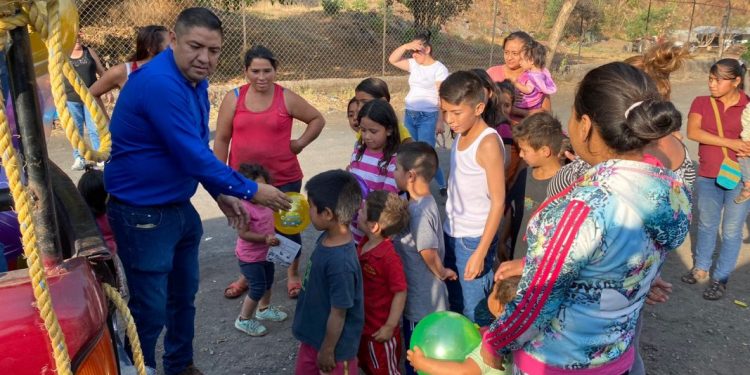 Paco Cedillo festeja en grande el Día del Niño en Uruapan
