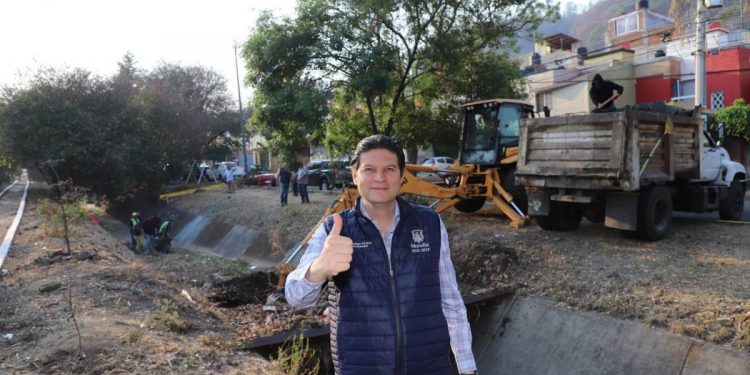 Continúan labores de limpia de drenes, alcantarillados y ríos en Morelia