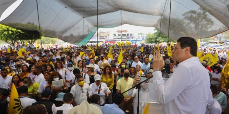 Llama Alfonso Martínez a defender la democracia y las instituciones