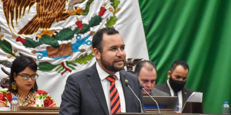 Plantea Reyes Galindo homologar el delito de despojo en Michoacán con leyes federales