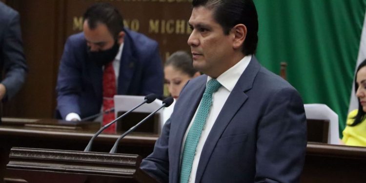 Propone Ernesto Núñez reconocimiento Manuel Buendía para periodistas de Michoacán