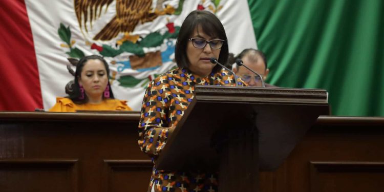 Diputada Lariza Pérez presenta iniciativa para evitar la deserción escolar