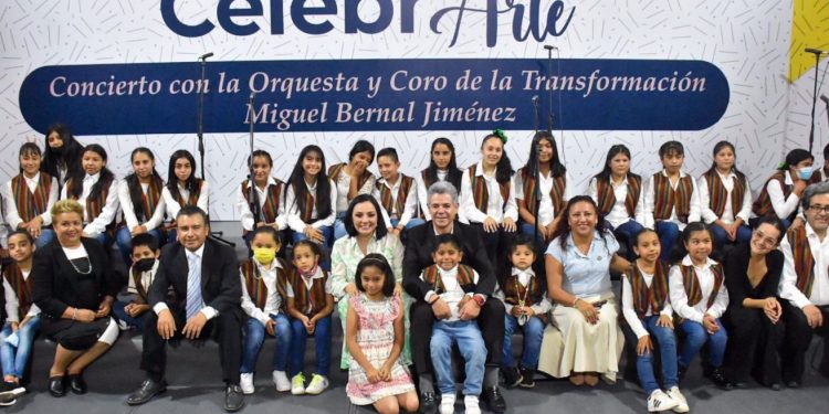 Niñas, niños y jóvenes de la Orquesta y Coro de la Transformación Miguel Bernal Jiménez, expusieron su talento en el Palacio Legislativo