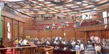 Congreso decreta uso opcional de cubrebocas en espacios abiertos en Michoacán