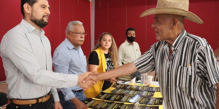Recorre Octavio Ocampo municipios de Zitácuaro y Benito Juárez