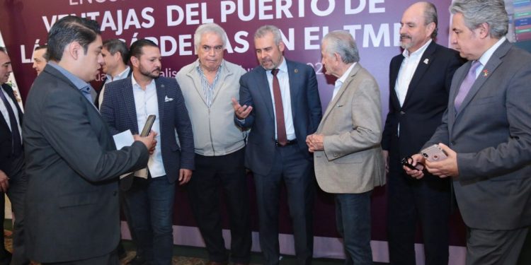 Expone Bedolla a empresarios de Jalisco ventajas del Puerto de Lázaro Cárdenas