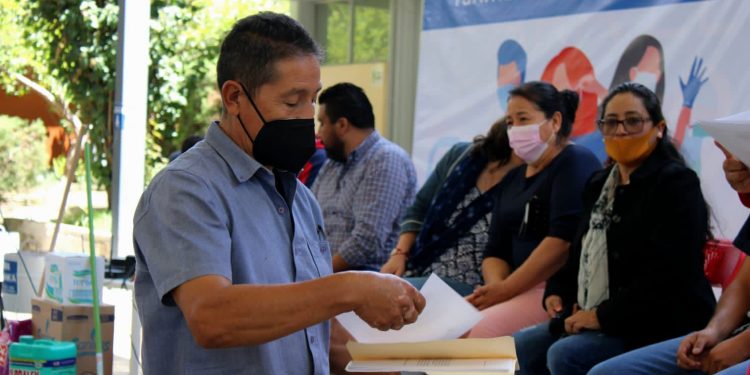 Entrega Gobierno de Tarímbaro sanitizante a escuelas con «Salud en tus Manos»