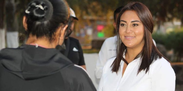 Fundamental sumar esfuerzos en atención a los más necesitados: Mónica Valdez