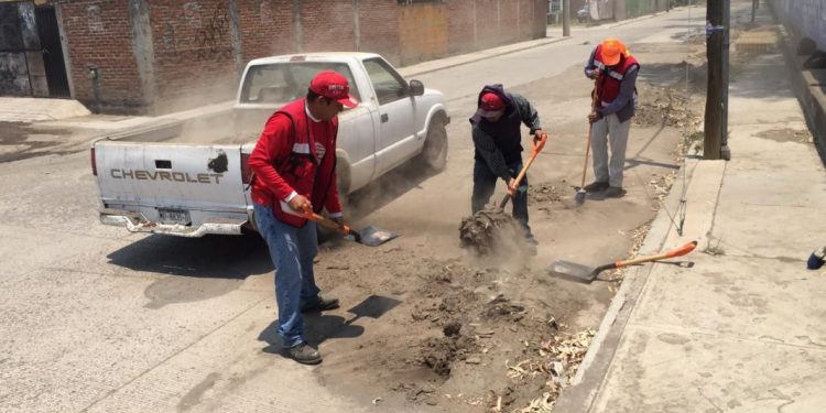 Previene Gobierno de Tarímbaro inundaciones en Galaxia con limpieza de coladeras
