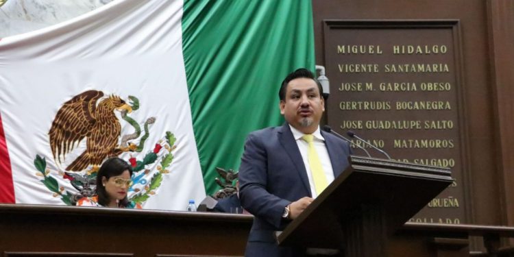 Garantizar a la niñez acceso permanente a la justicia y que no prescriban delitos propone Víctor Manríquez