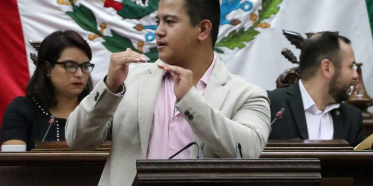 Fundamental políticas públicas que promuevan la Lengua de Señas Mexicana: Víctor Zurita
