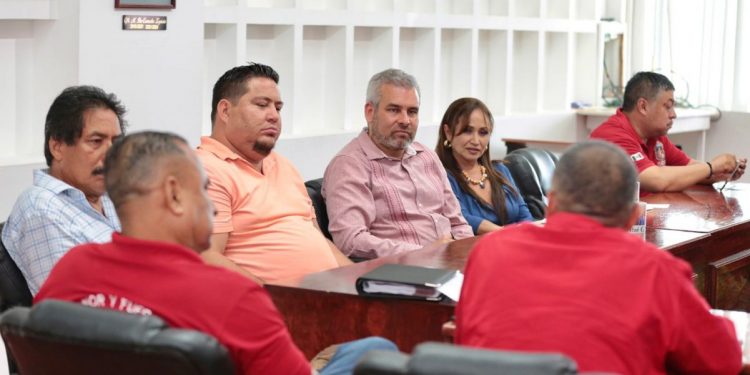 Llama Bedolla a privilegiar el diálogo para solucionar el conflicto laboral de ArcelorMittal