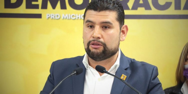 Gobernador michoacano violenta regulación en materia electoral: PRD