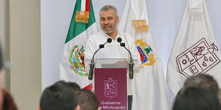 Abre Bedolla módulo de regularización de vehículos de procedencia extranjera en La Piedad