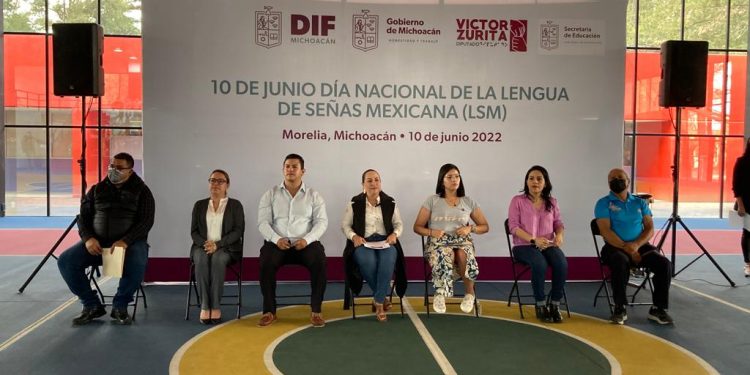 La lengua de señas mexicana refleja una lucha social que ha costado décadas: Víctor Zurita