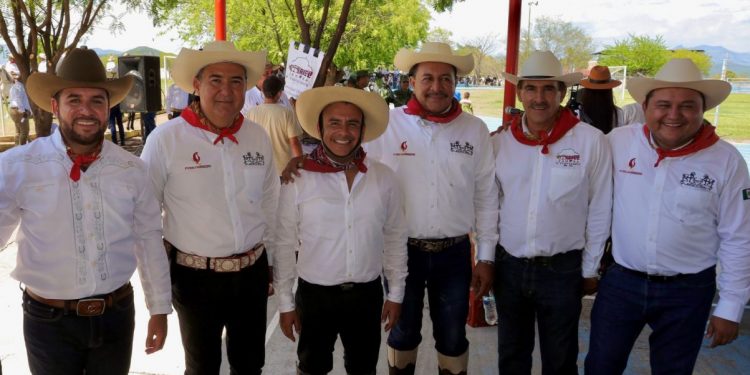 Participa Fidel en Cabalgata por la Fraternidad de la Tierra Caliente
