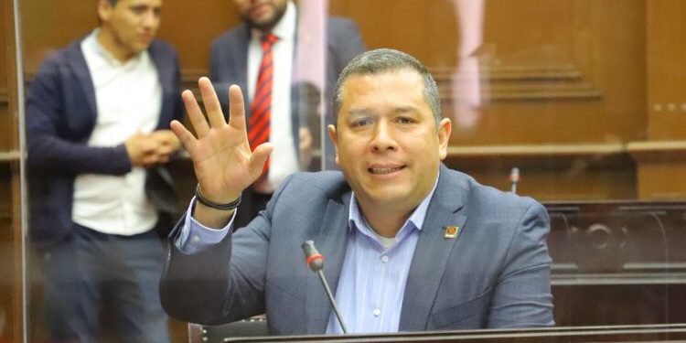 En apoyo a las familias, ampliación en el canje de placas: Barragán