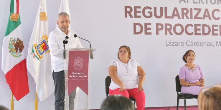 Apertura Bedolla módulo para regularización de vehículos extranjeros en Lázaro Cárdenas